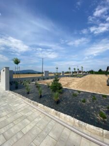 Działka przygotowana na instalację trawnika z rolki, trawa z rolki producent Zielone Marzenia