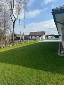 Trawa z rolki katowice, ogródek przydomowy wyłożony trawą z rolki